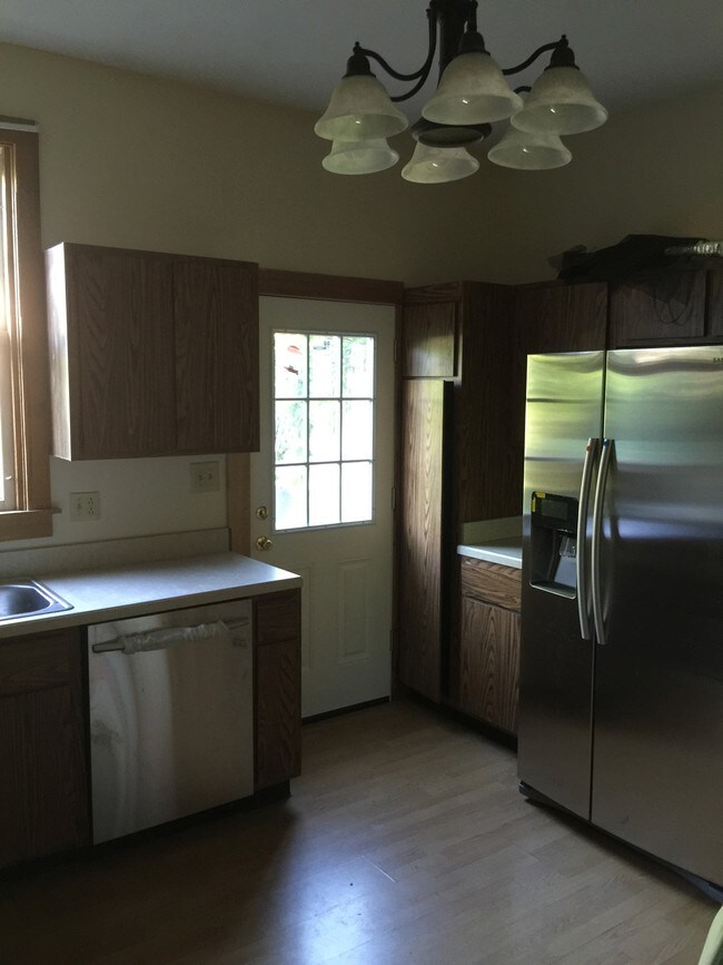 equipo - 650 S 9th St