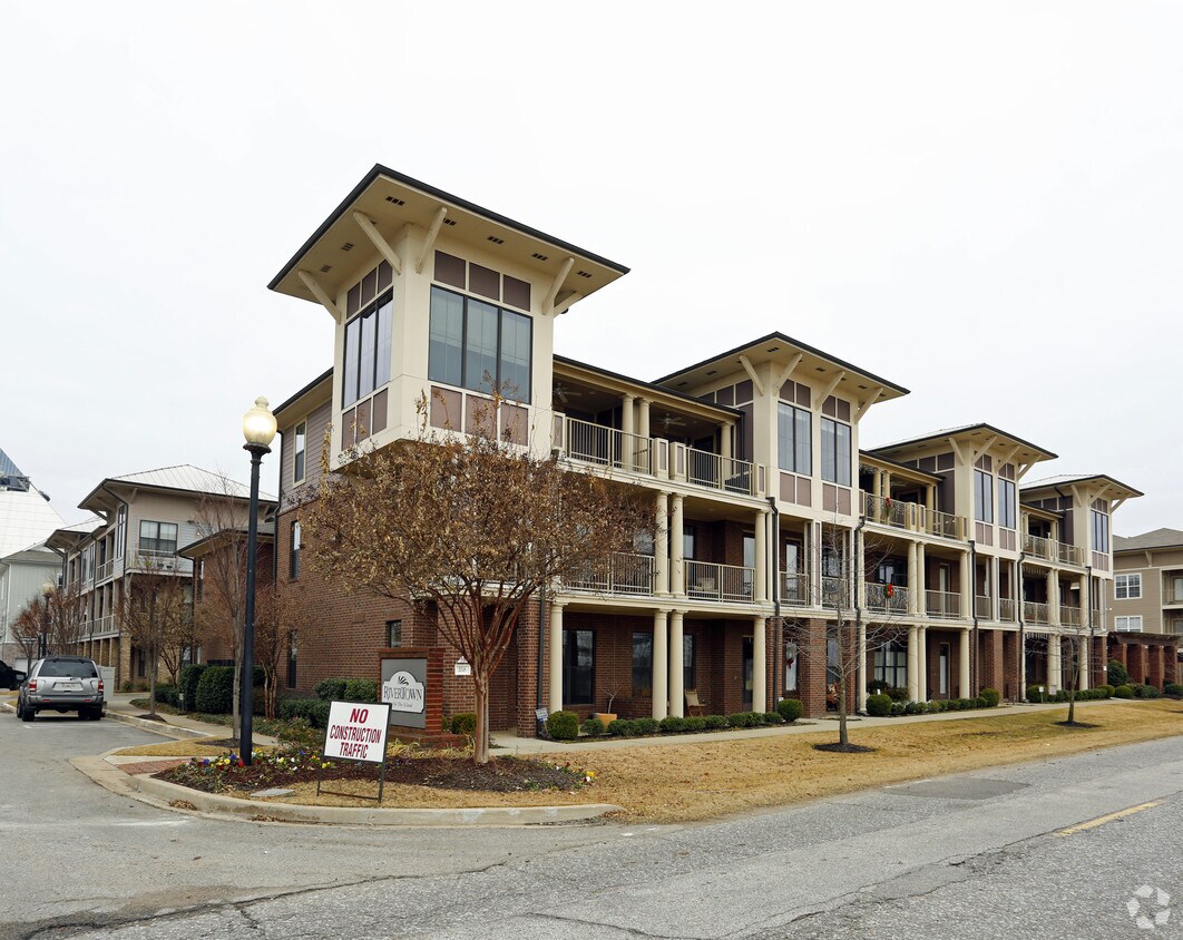 Rivertown on the Island Apartments in Memphis, TN