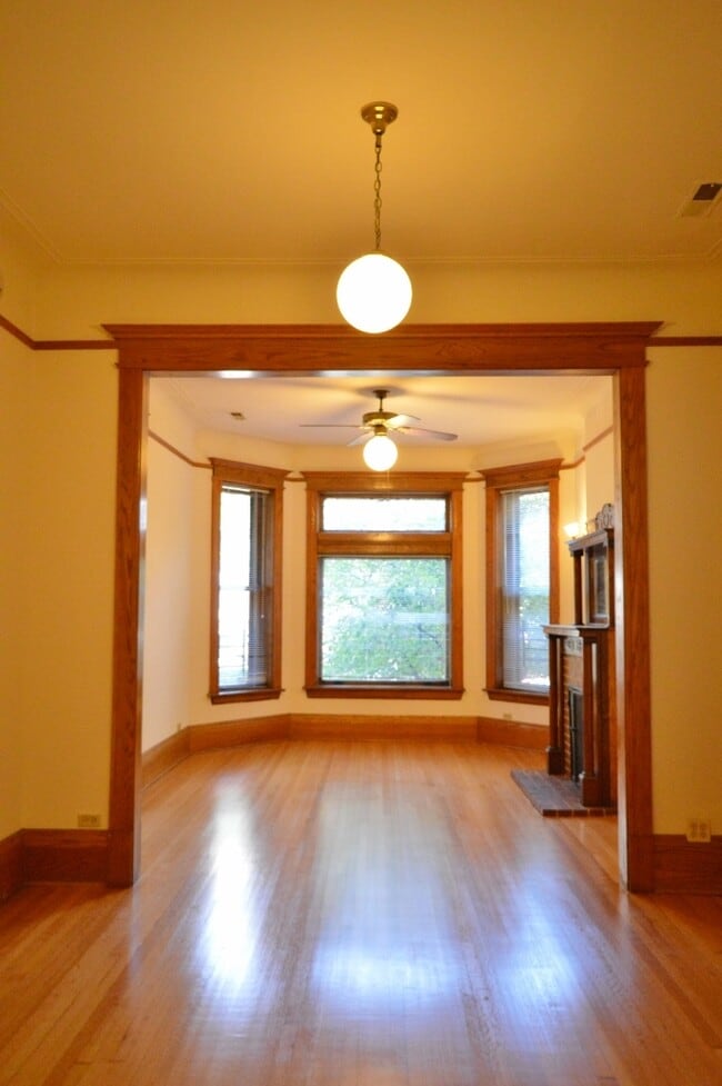 Foto del edificio - 925 W Newport Ave