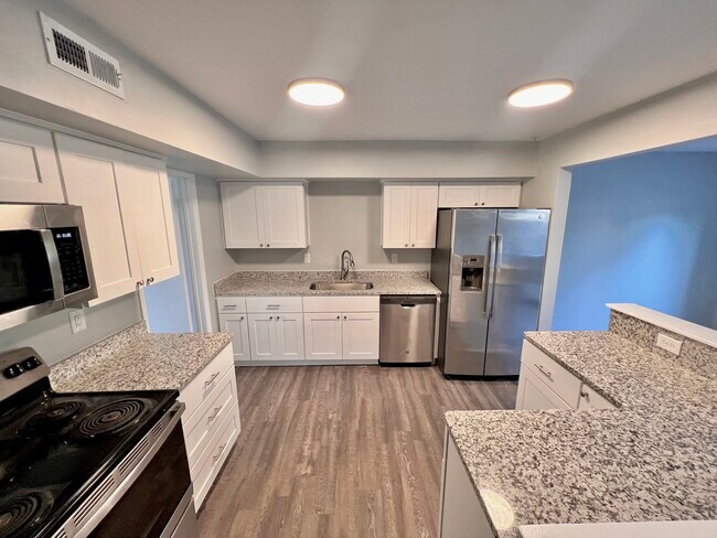 Building Photo - 5376 Commons Ct