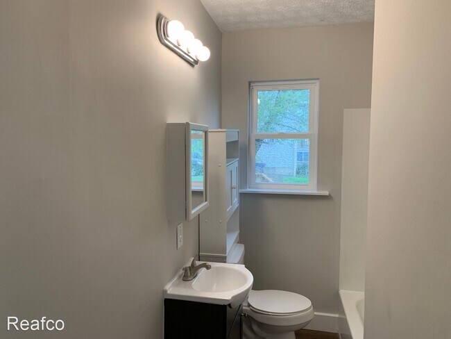 Foto del edificio - 3 br, 1 bath House - 1303 E 22nd Ave