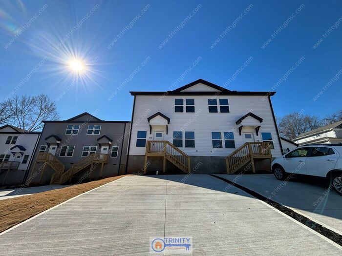 Primary Photo - Gorgeous newly built townhome near downtow...