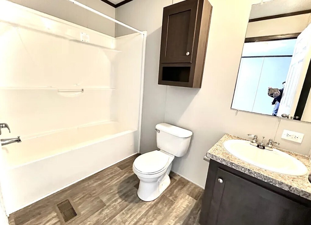 Foto del edificio - 17020 Sleepy Hollow Blvd