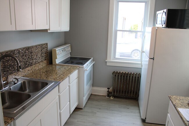Building Photo - 30 1/2 Mcallister St