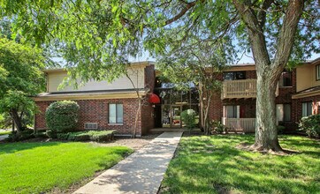 Building Photo - 33720 N Royal Oak Ln