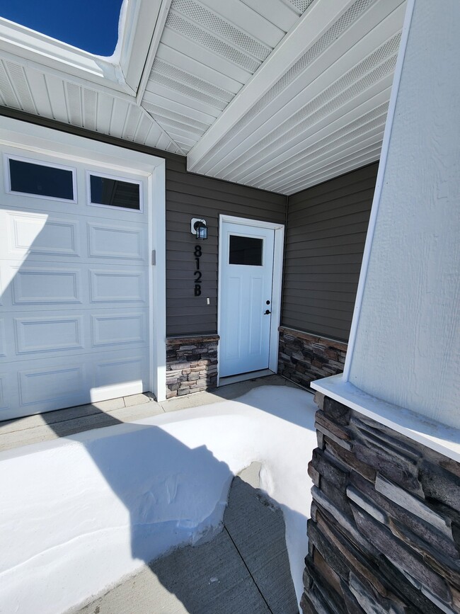 Building Photo - 812 7th St SW