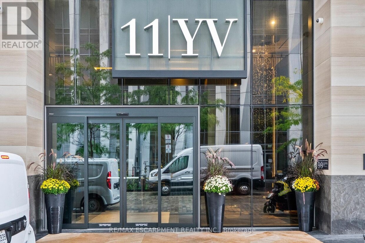 Photo principale - 11-2111 Yorkville Ave