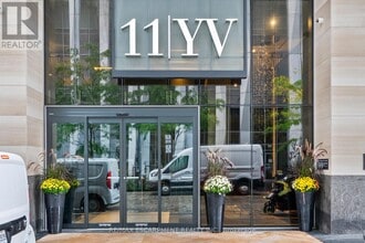 Building Photo - 11-2111 Yorkville Ave