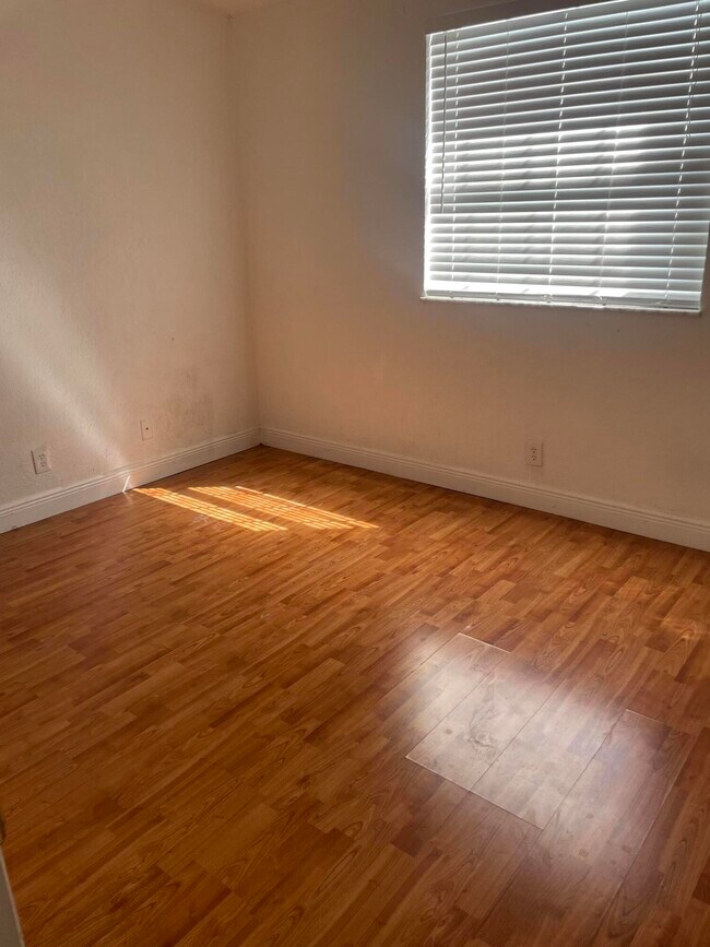 Foto del edificio - 8249 Fairway Rd