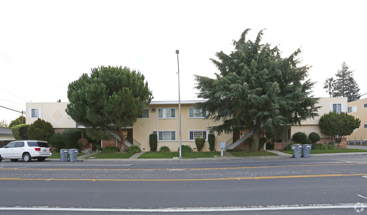 Foto del edificio - 935 Pomeroy Ave