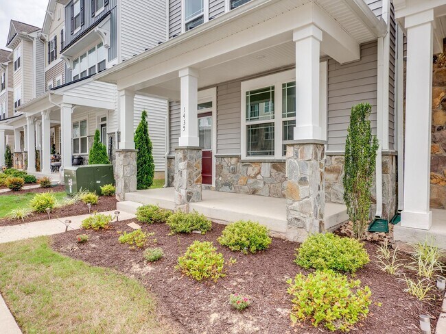 Foto del edificio - 1435 Harwinton Ct