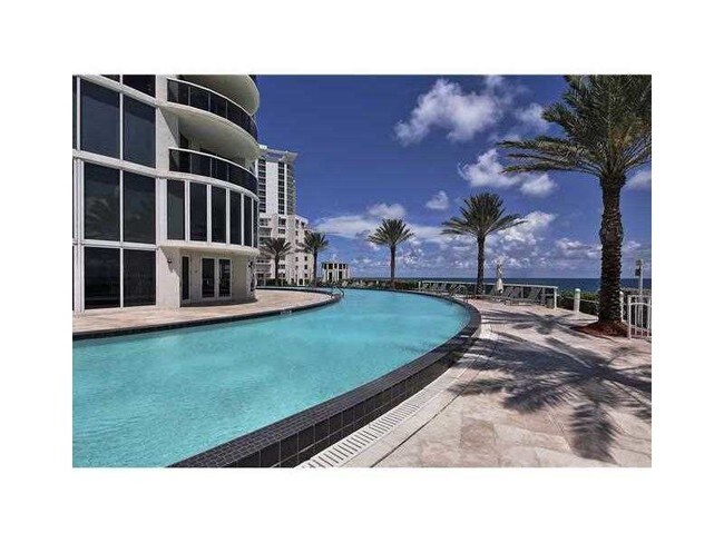 Building Photo - 17201 Collins Ave