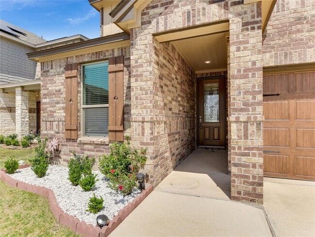 Foto del edificio - 16510 Brogan Ln