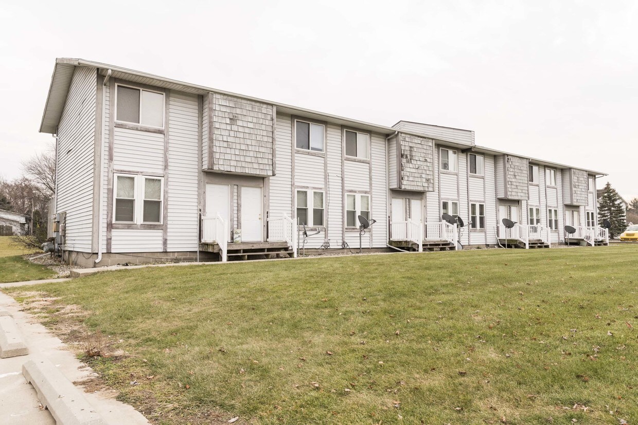 1000 N 00Ew, LaGrange, IN 46761 Townhouse for Rent in LaGrange, IN