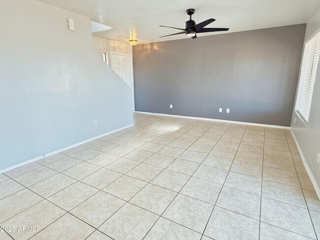 Foto del edificio - 12646 W Willow Ave