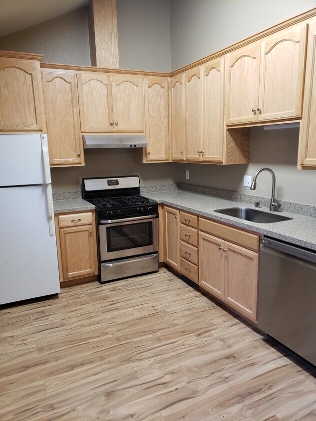 6511 Montecito Blvd, Santa Rosa, CA 95409 Townhouse for Rent in Santa