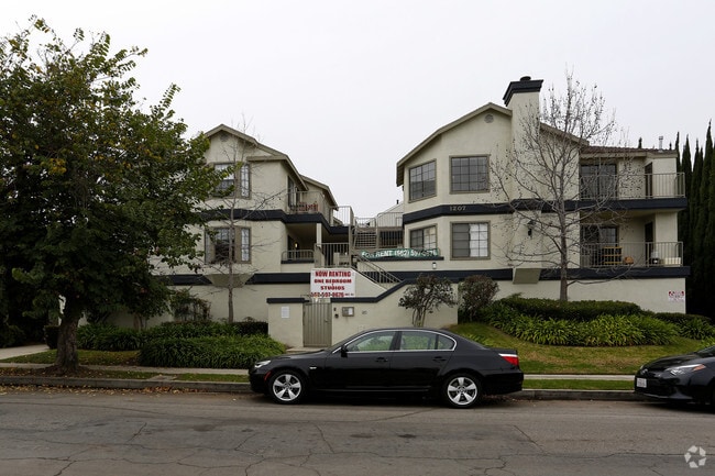 Building Photo - 1207 Mira Mar Ave
