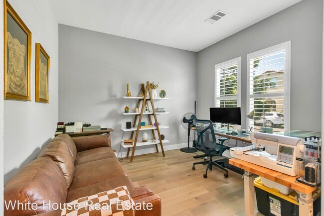 Building Photo - 3 br, 3.5 bath House - 3152 Mckinley Villa...