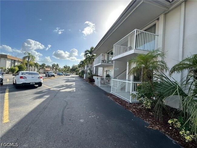 Building Photo - 1830 Maravilla Ave