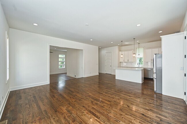 Foto del edificio - 407B Moore Ave