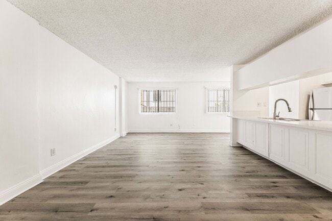 Building Photo - 1500 Gramercy Place