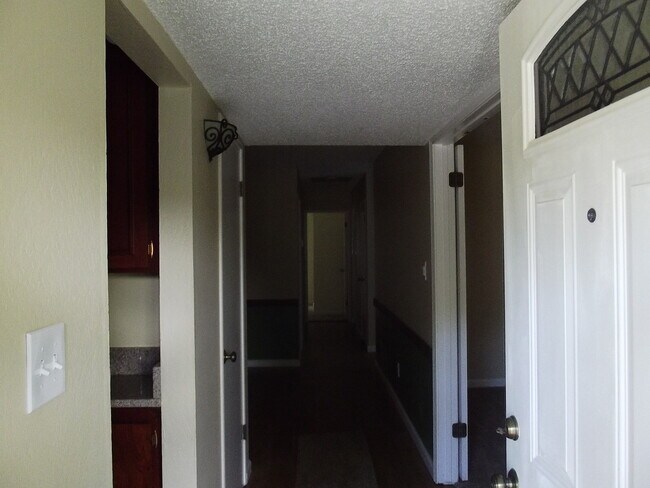 Foto del edificio - SHOWING SUNDAY 7/14 @ 5PM