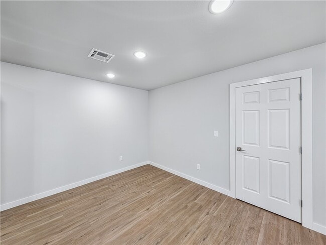 Building Photo - 6505 NW Altus St