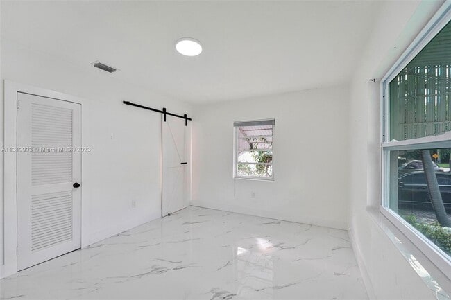 Building Photo - 9173 Byron Ave