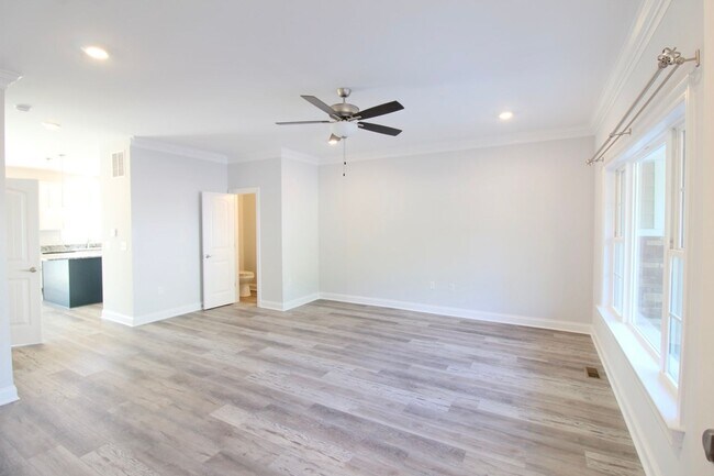 Foto del edificio - Stylish and Spacious Townhome Near Sentara – 4 Beds | 3.5 Baths | 2,300 Sq. Ft.