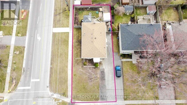 Photo du bâtiment - 1385 Park Rd S