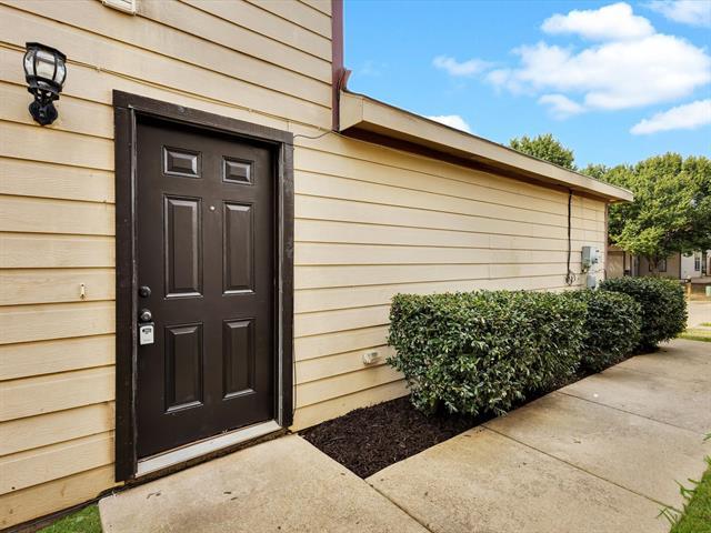 Foto del edificio - 10713 Many Oaks Dr