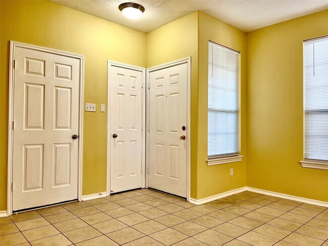 Foto del edificio - 16219 Sandy Path Ln