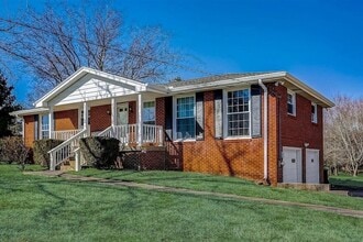 Building Photo - 1511 Stewarts Ferry Pike