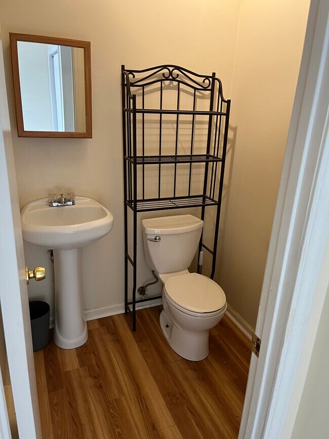 Baño del nivel principal - 82 Rhoda Ln