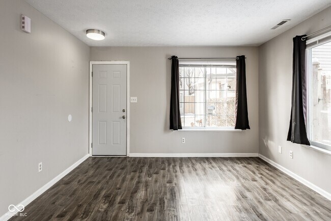 Foto del edificio - 700 Mountain Pine Dr