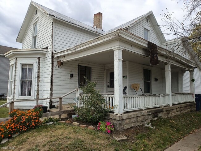 Building Photo - Studio, 1 bath House - 414 East Ash Street 3