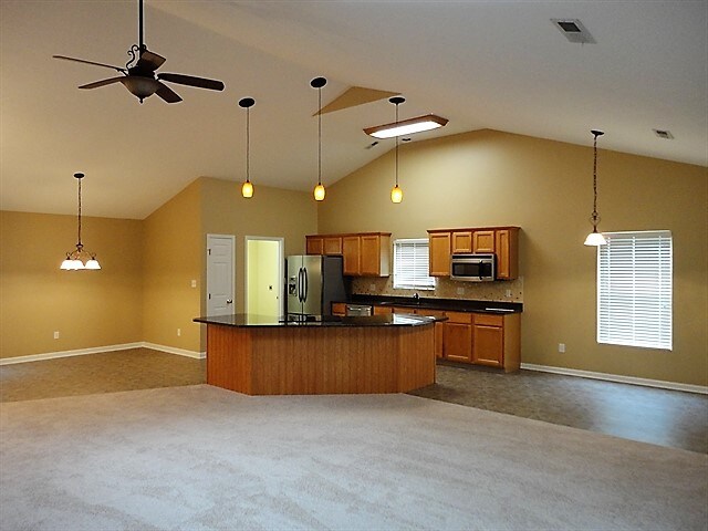 Building Photo - 6739 Evergreen Woods