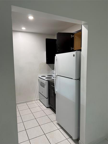 Building Photo - 6040 Shaker Wood Cir