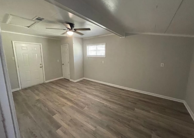 Building Photo - 1609 Clover Dr