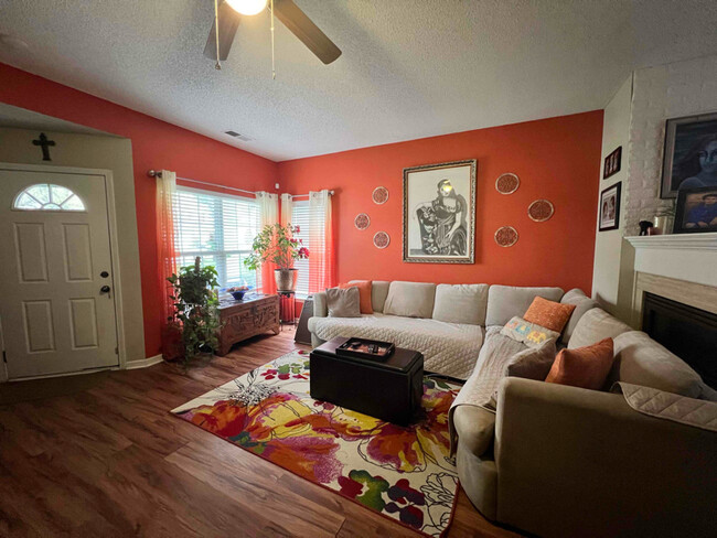 Foto del edificio - 3430 Summerfield Ridge Ln