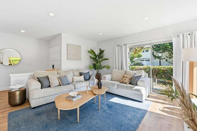 Building Photo - 7021 Estrella de Mar Rd