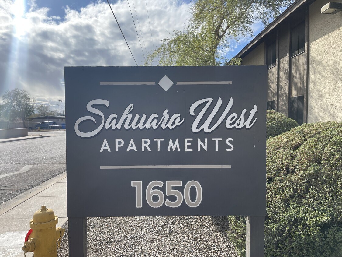 Foto principal - Sahuaro West Apartments