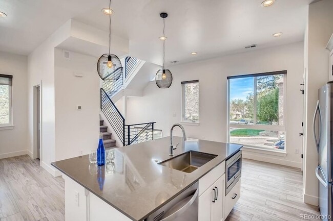 Foto del edificio - 3460 S Corona St