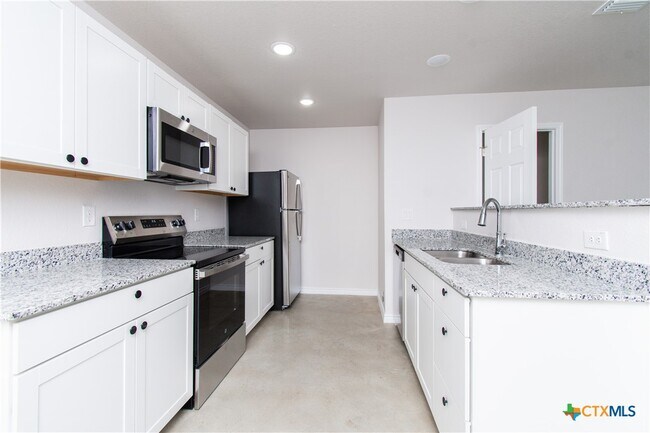 Building Photo - 802 White Meadow Ln