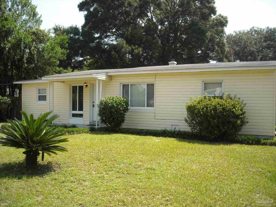 Foto principal - 404 Clairmont Dr