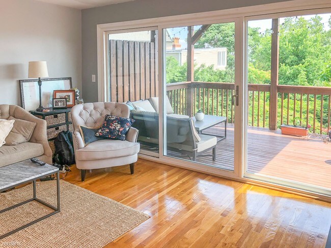 Foto del edificio - 2 br, 1 bath Condo - 955  Pavilion Street