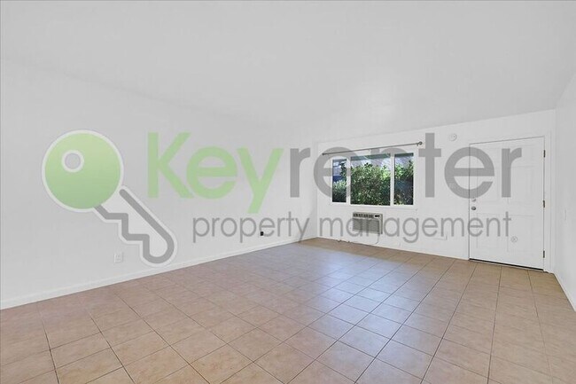 Foto del edificio - 6705 Greenback Ln