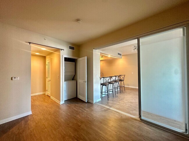 Foto del edificio - Delightful And Quiet Junior 1 BD Condo In ...