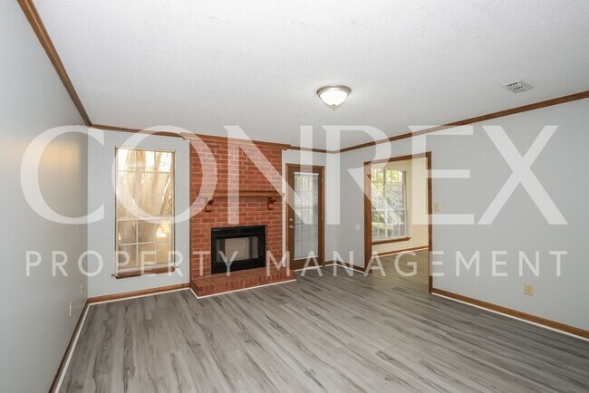 Foto del edificio - 685 Clinton Way West