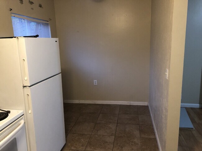 Foto del edificio - "Charming 1-Bedroom apartment with Spacious Layout in the Heart of Salt Lake City!"